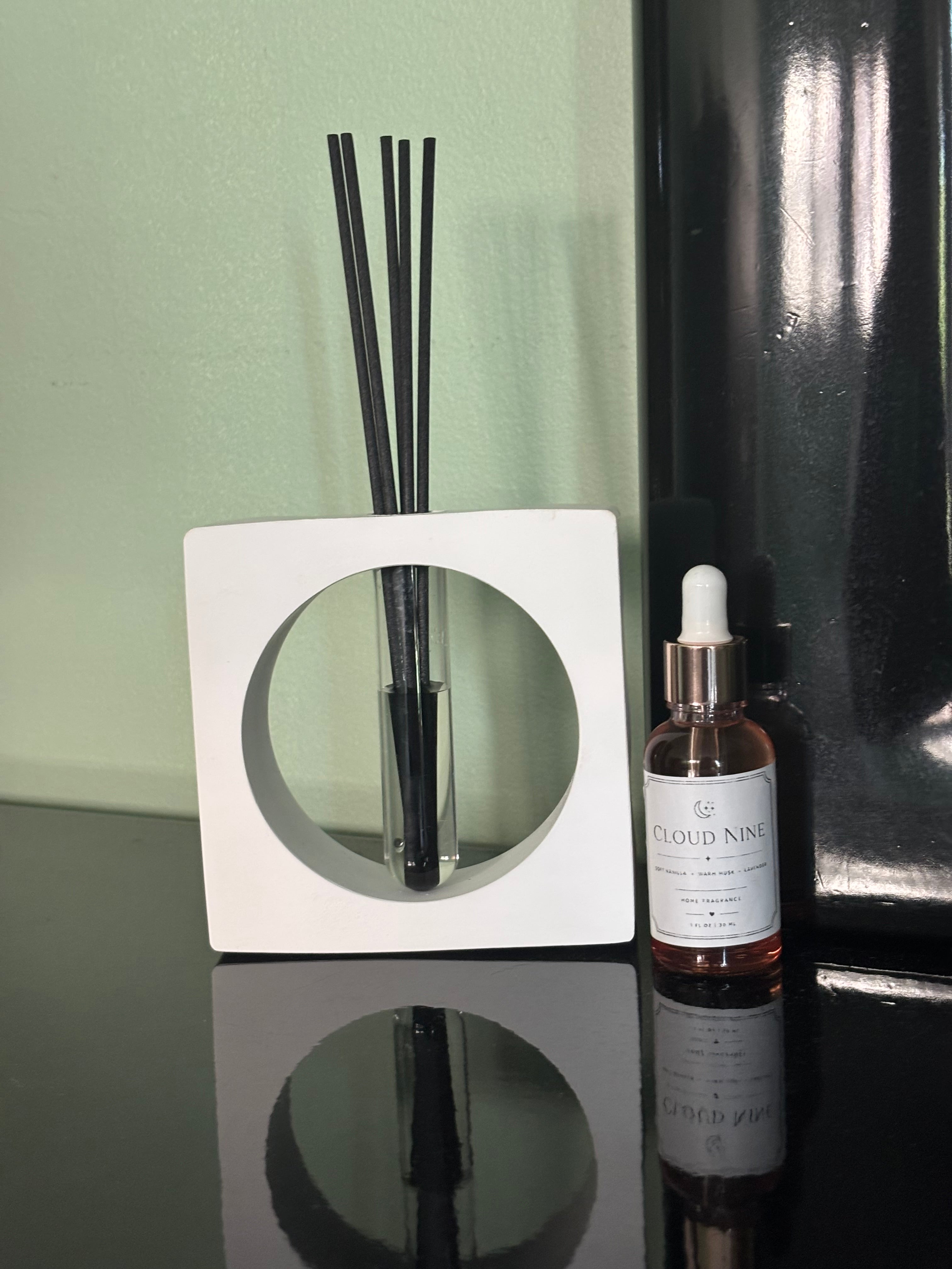 The Cloud Nine Modern Reed Diffuser Set 🔲